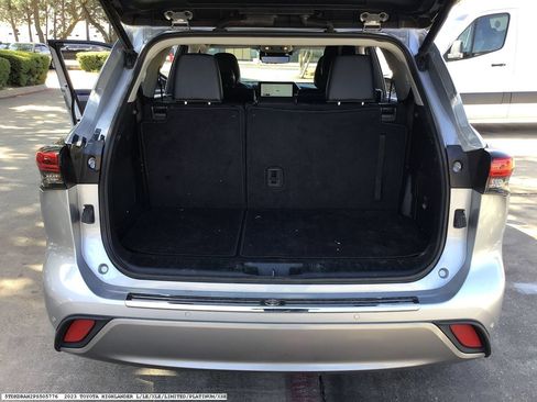 Used 2023 Toyota Highlander Platinum FWD image 14