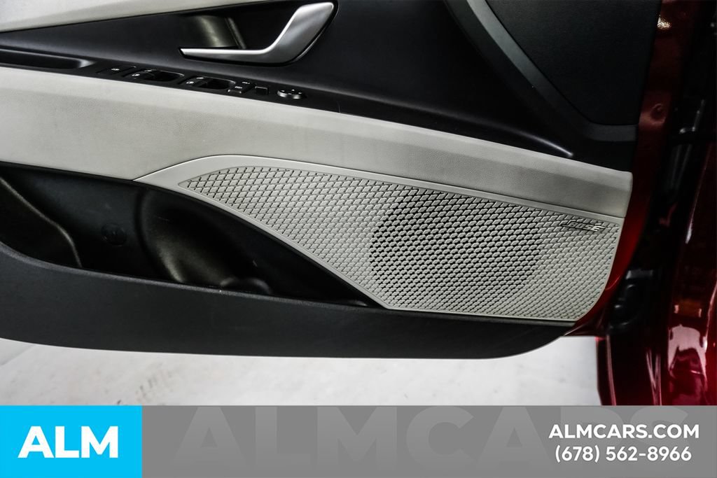 Used 2025 Hyundai Elantra Limited FWD image 50