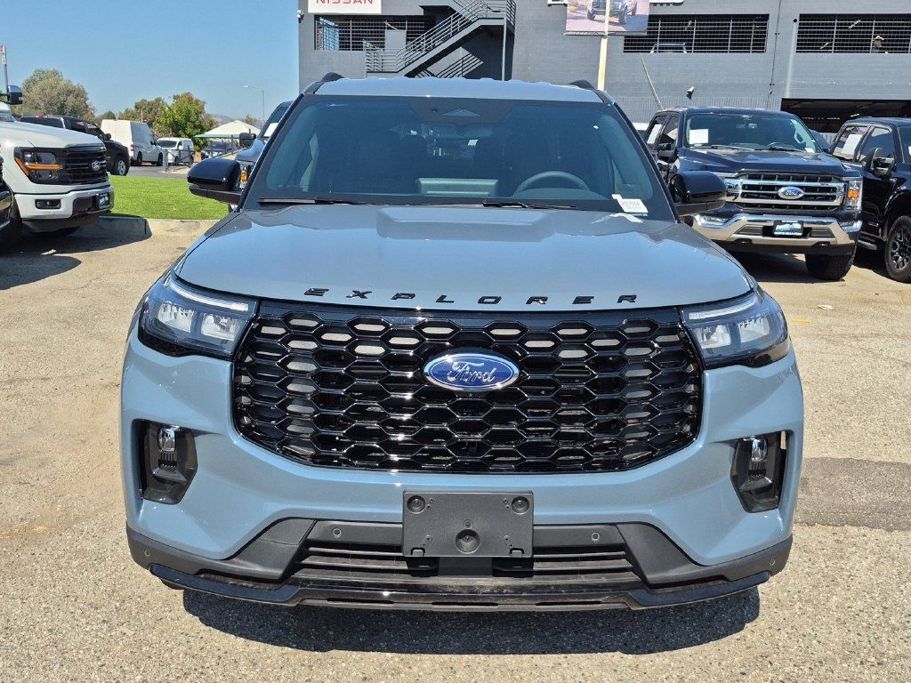 Used 2026 Ford Explorer ST-Line w/ ST-Line Street Pack RWD image 2