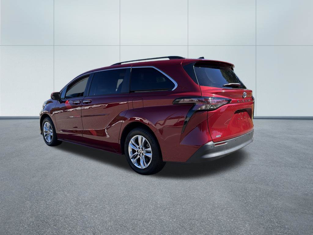 Used 2024 Toyota Sienna XLE w/ XLE Plus Package AWD/4WD image 7