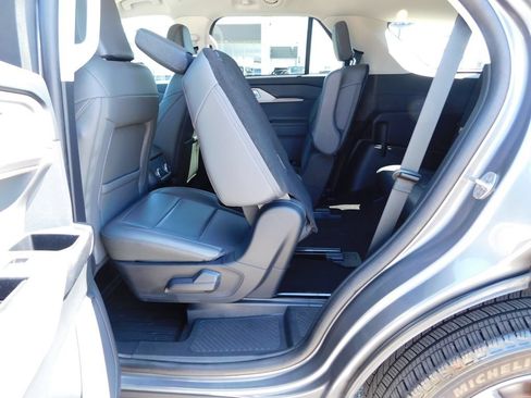 Used 2025 Ford Explorer Active w/ Active Comfort Package AWD/4WD image 34