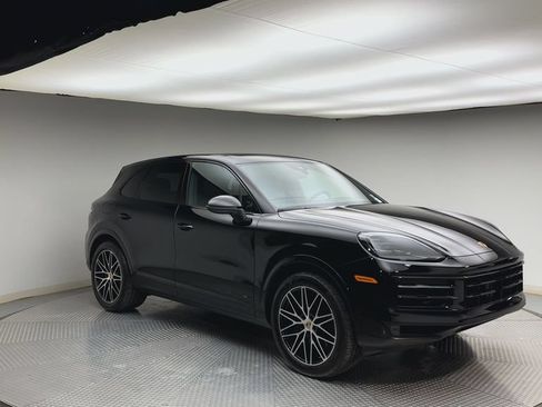 Used 2024 Porsche Cayenne AWD/4WD image 8