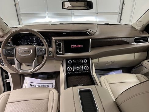Used 2023 GMC Yukon XL Denali image 19