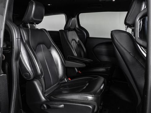 Used 2022 Chrysler Pacifica Touring-L w/ Uconnect Theater Family Group FWD image 45