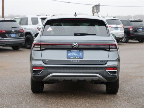Certified 2025 Volkswagen Taos SE image 6