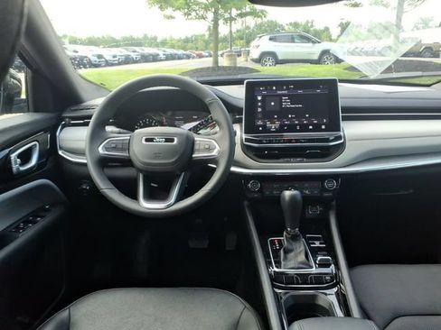 Used 2023 Jeep Compass Limited AWD/4WD image 10