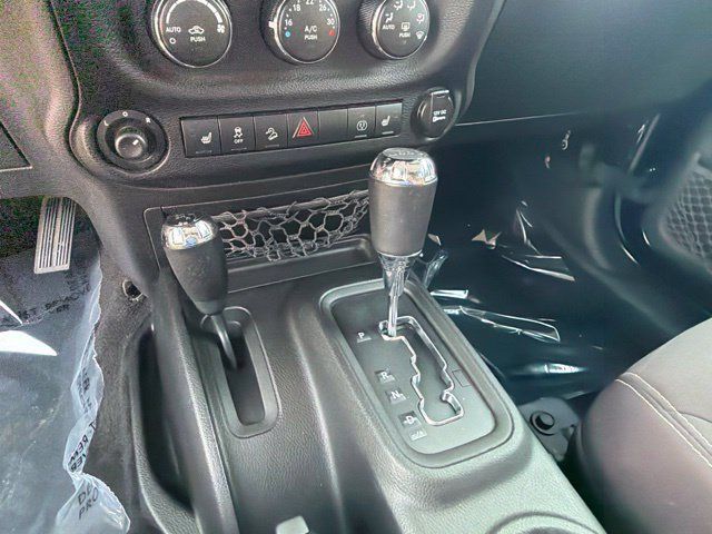 Used 2013 Jeep Wrangler Unlimited Sahara w/ Connectivity Group AWD/4WD image 26