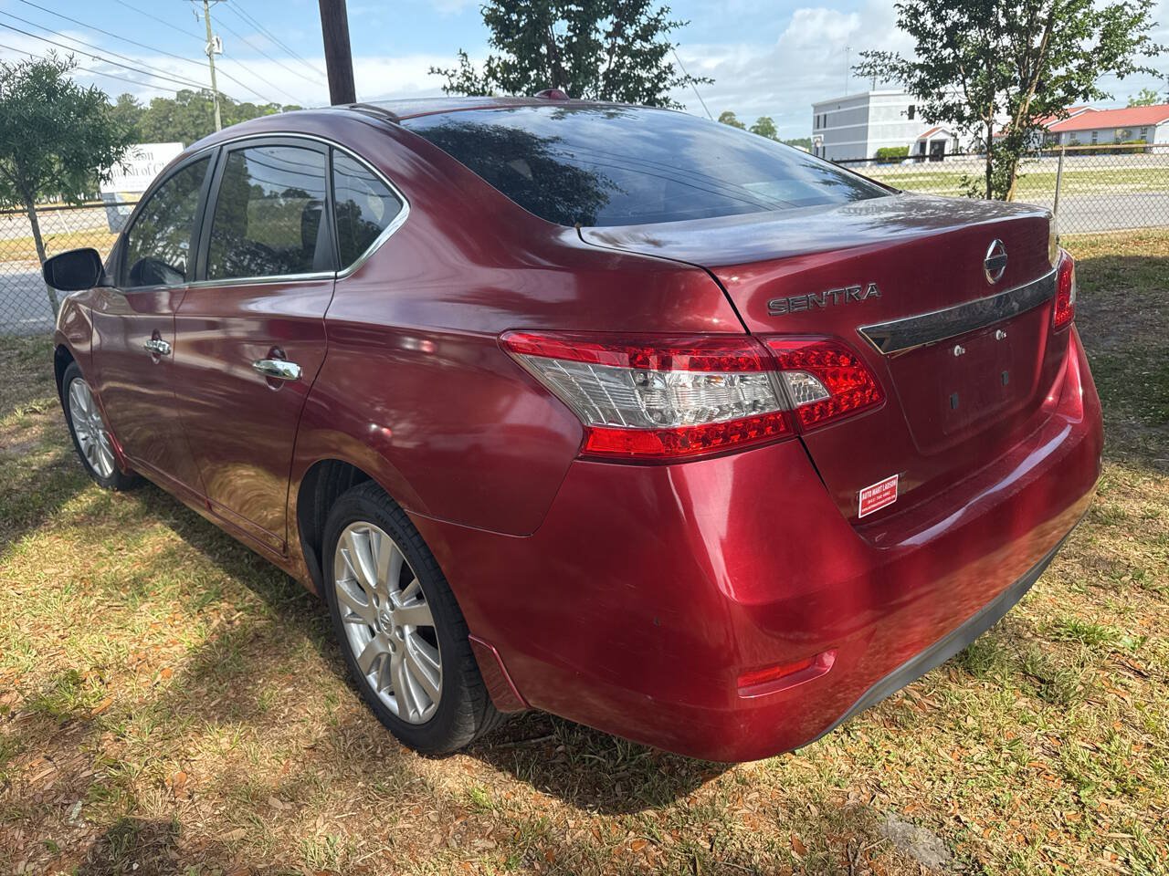 Used 2015 Nissan Sentra SL w/ SL Premium Package FWD image 5