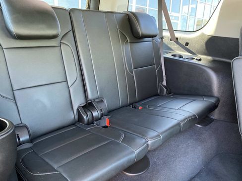 Used 2020 Chevrolet Suburban LT w/ Luxury Package AWD/4WD image 25