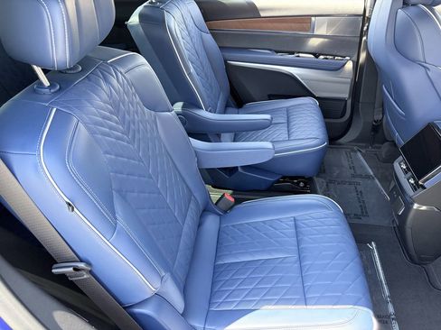 Used 2026 Cadillac Vistiq Premium Luxury w/ LPO, Floor Liner Package AWD/4WD image 13