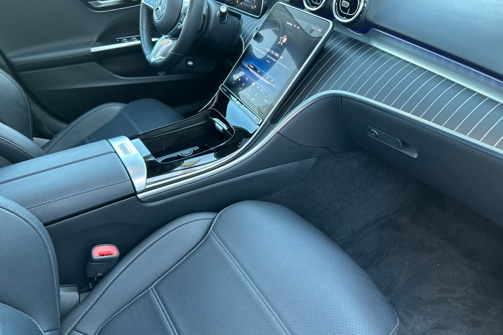 Used 2022 Mercedes-Benz C 300 Sedan image 15