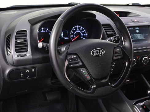 Used 2017 Kia Forte S w/ S Technology Package FWD image 11
