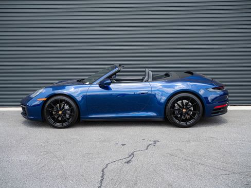 Used 2022 Porsche 911 Carrera RWD image 2