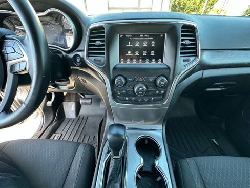 Used 2018 Jeep Grand Cherokee Laredo RWD image 14