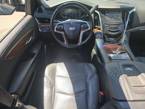 Used 2016 Cadillac Escalade Luxury AWD/4WD image 24