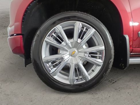 Certified 2024 Chevrolet Silverado 1500 High Country w/ High Country Premium Package AWD/4WD image 9