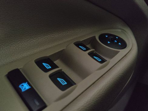 Used 2015 Ford Escape SE FWD image 27