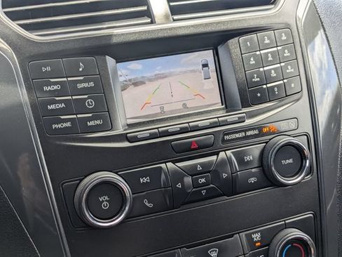 Used 2018 Ford Explorer XLT FWD image 20
