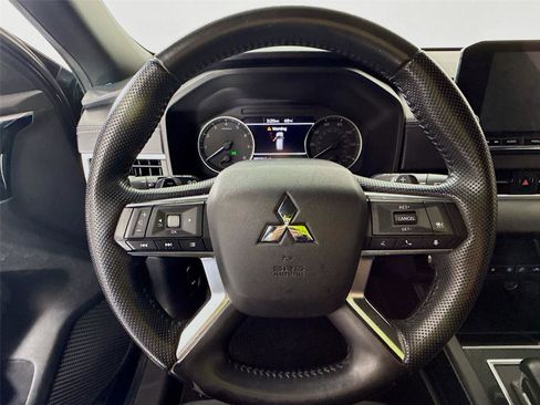 Used 2022 Mitsubishi Outlander SE image 8