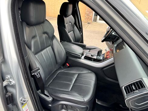 Used 2015 Land Rover Range Rover Sport SE image 18
