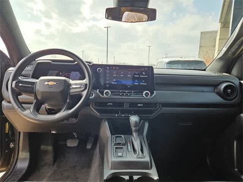 Used 2023 Chevrolet Colorado W/T image 17