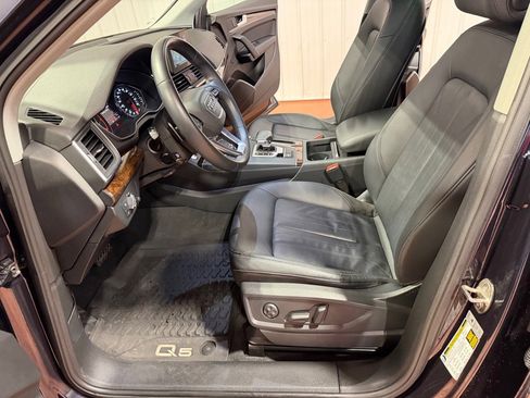 Used 2020 Audi Q5 2.0T Premium w/ Convenience Package image 16