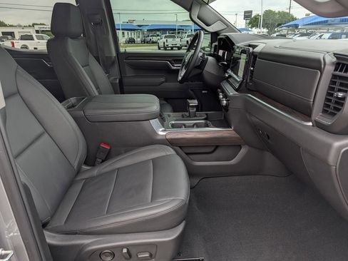 Used 2025 GMC Sierra 1500 SLT image 32