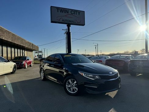 Used 2017 Kia Optima LX image 1