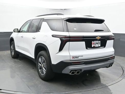 Used 2024 Chevrolet Traverse LT FWD image 10