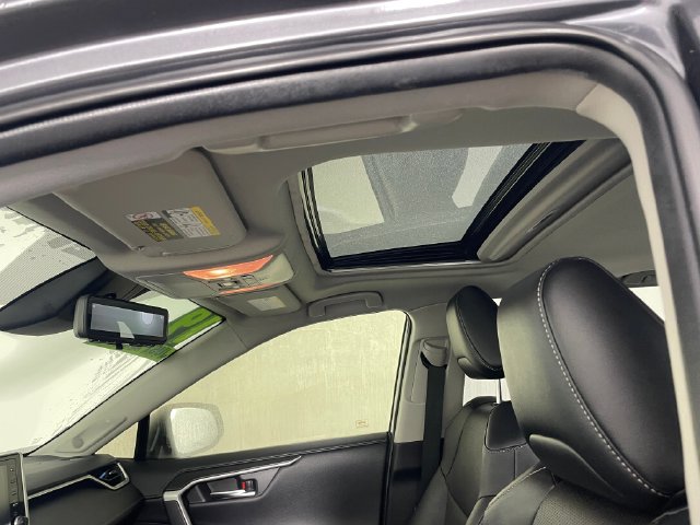 Used 2019 Toyota RAV4 Limited w/ Advanced Technology Package FWD image 17