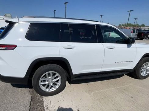 Used 2023 Jeep Grand Cherokee L Laredo AWD/4WD image 2