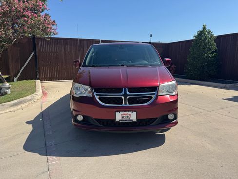 Used 2019 Dodge Grand Caravan SXT FWD image 1