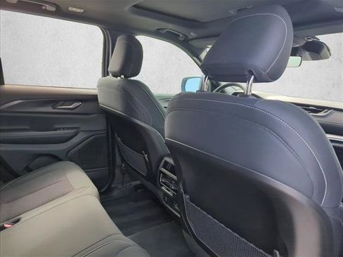 Used 2025 Jeep Grand Cherokee Laredo X w/ Luxury Tech Group I RWD image 23