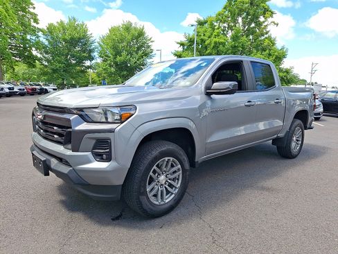 Used 2023 Chevrolet Colorado LT w/ LT Convenience Package II AWD/4WD image 3