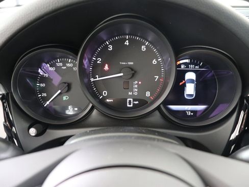 Certified 2025 Porsche Macan AWD/4WD image 23