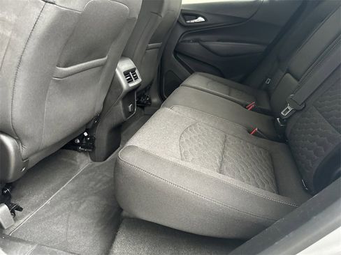 Used 2018 Chevrolet Equinox LT image 29