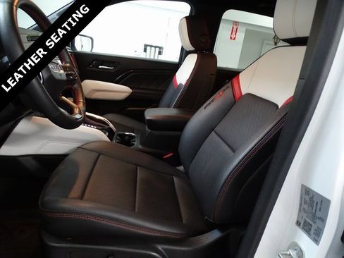 Certified 2024 GMC Canyon AT4X image 2