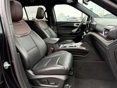 Used 2023 Ford Explorer Platinum w/ Technology Package image 12