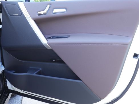 New 2026 BMW iX xDrive60 image 18