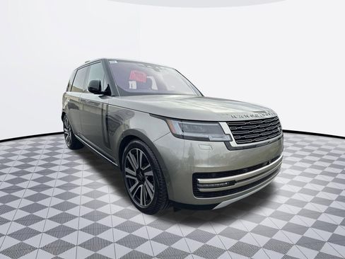 Used 2023 Land Rover Range Rover SE image 3