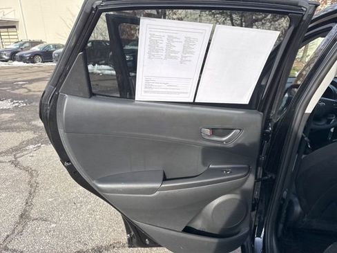 Certified 2022 Hyundai Kona SE image 32