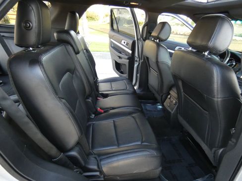 Used 2017 Ford Explorer XLT w/ Equipment Group 202A image 32