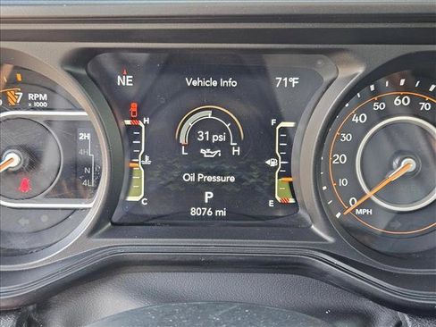 Used 2025 Jeep Gladiator Mojave w/ Convenience Group image 11