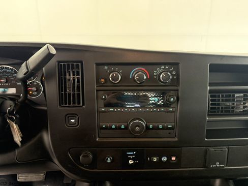Used 2022 GMC Savana 2500 w/ Driver Convenience Package RWD image 19