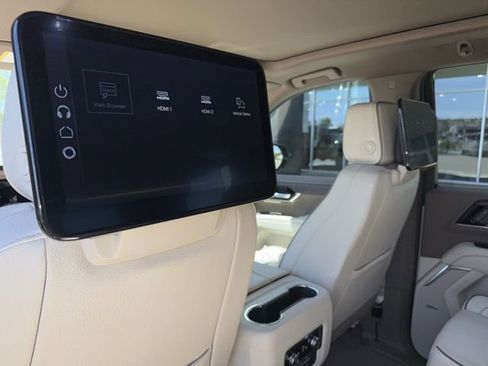 Used 2026 GMC Yukon Denali w/ Denali Reserve Package AWD/4WD image 12