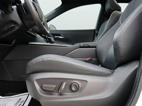 Used 2023 Toyota Crown Platinum image 39