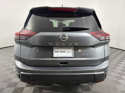 Used 2024 Nissan Rogue SV image 5