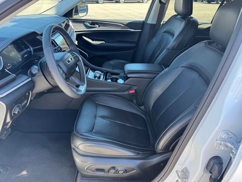 Used 2022 Jeep Grand Cherokee Limited 4xe image 9