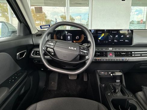 Used 2025 Kia K4 FWD image 17