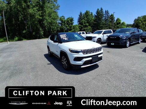 Certified 2025 Jeep Compass Limited w/ Elite Group AWD/4WD image 3